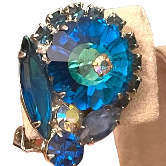 Vintage Capri Blue Rivoli Glass Juliana fancy D&E clip on esrrings - Picture 4 of 7